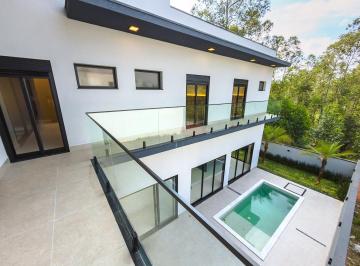Casa · 285m² · 3 Quartos ·
Sobrado de Alto Padrão com 3 Suítes, Escritório e Piscina à Venda n