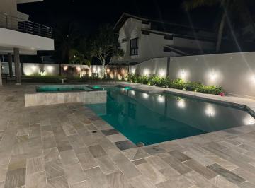 Casa · 780m² · 6 Quartos · 5 Vagas ·
Venda Casa em Condomínio no Acapulco Guarujá com Piscina