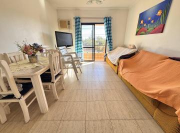 Apartamento · 72m² · 2 Quartos · 1 Vaga · Apartamento com 2 quartos, 2 banheiros, à Venda na praia da Enseada, Guarujá