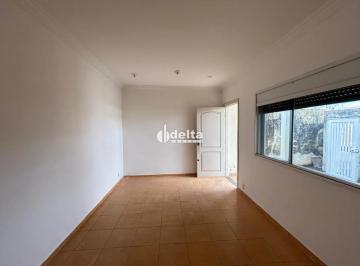 Casa · 250m² · 3 Quartos · 2 Vagas · Casa residencial com 3 quartos sendo 1 suíte disponível para locação no bairro Jardim Patrícia em Ub