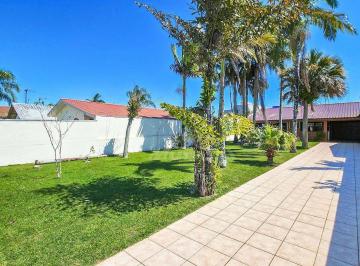 e5a0875d43a46b8cd868dd6b2f12f7c788e97b0b · Casa com 3 dormitórios para alugar por R$ 650,00/dia - Brejatuba - Guaratuba/PR