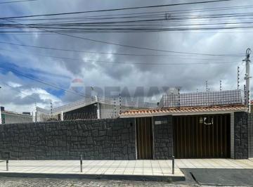Casa · 240m² · 4 Quartos · 5 Vagas · casa a venda em Candelária