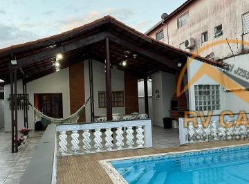 Casa · 230m² · 2 Quartos · 5 Vagas · Casa Padrão alto 100 metros da praia próximo de tudo