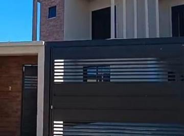 Casa · 135m² · 3 Quartos · 2 Vagas · SOBRADO DE ALTO PADRÃO À VENDA - FAZENDA VELHA | ARAUCÁRIA/PR