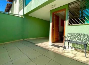 Casa · 3 Quartos · 2 Vagas · Casa Duplex à Venda no Bairro Serrano – 3 Quartos, Suíte e 2 Vagas