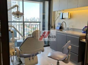 e7f465ef6b3f5fad1cdda61e473eaec3a67dd5d5 · Sala comercial já montada com cadeira odontológica e armários em frente ao Metrô Tatuapé