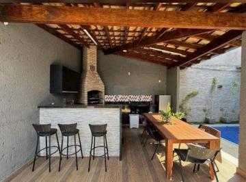 Casa de 3 quartos, Uberlândia · Casa à venda no bairro Tabajaras em Uberlândia.