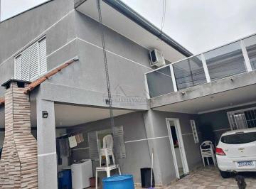 Casa · 140m² · 3 Quartos · 2 Vagas · Sobrado com Suíte e Churrasqueira no Xaxim – Confo