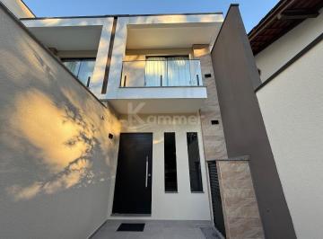 Foto 01 · Casa à venda em Blumenau-SC, Água Verde: 2 quartos, 2 suítes, sala, 2 vagas de garagem, 94m²!