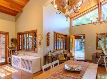 Casa de 4 quartos, Cotia · Casa para venda em Granja Viana com 4 quartos, sendo 2 suítes, 350m²