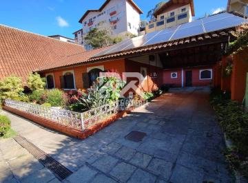 Casa · 250m² · 6 Quartos · 6 Vagas · Espetacular Chalé de alto padrão no bairro do Jardim Cascata em Teresópolis