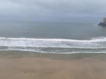 Apartamento · 190m² · 3 Quartos · 2 Vagas · Apartamento de frente total para o mar na Praia das Pitangueiras com 190m², 3 dormitórios, 1 suíte e