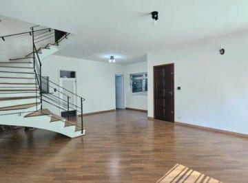 img1 · Sobrado com 205m², 4 dormitórios, 3 vagas - Churrasqueira e Hidromassagem à Vend