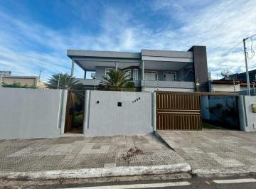 Casa · 540m² · 6 Quartos · 4 Vagas · Mansão Espetacular com Lazer Completo no Bairro Serrano! 6 Quartos e Varanda ao Redor de Toda a Casa