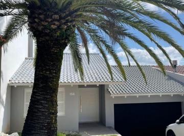 Casa · 720m² · 4 Quartos · 2 Vagas · Casa em condomio fechado