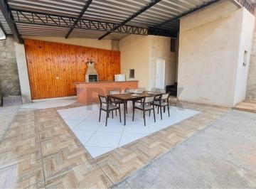 Casa · 225m² · 4 Quartos · Casa à venda de 4 quartos sendo 3 suítes por R$ 857.800 no Condomínio Monte Belo em Santo Antônio de
