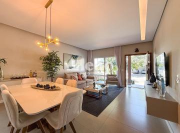 Casa · 200m² · 3 Quartos · 4 Vagas · Condomínio Flor da Serra - Casa térrea à venda com 3 quartos (2 suítes), piscina e churrasqueira no
