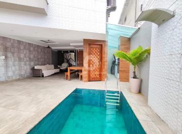 Casa · 200m² · 2 Quartos · 2 Vagas · Casa Tríplex em Condomínio 2 Dormitórios, 2 Vagas, Piscina e Churrasqueira no Campo Grande - Santos