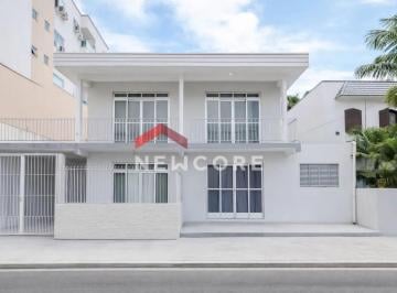 Casa · 200m² · 4 Quartos · 3 Vagas · Casa em Rua Noruega - Nações - Balneário Camboriú/SC