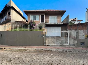 Casa · 230m² · 4 Quartos · 3 Vagas · Casa com 2 Moradias à Venda na Serraria | São José-SC