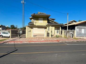 Casa de 3 quartos, Criciúma · Casa à venda 205m² no Bairro Michel