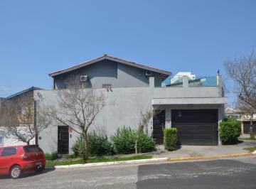 Comercial · 220m² · 4 Quartos · 3 Vagas · Casa comercial na Rua Miguel Andrade Roque, N. 13 • 220 m²
