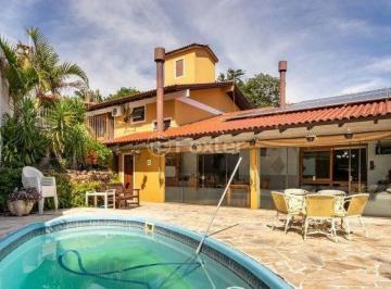 fundos casa carolina.jpeg · Casa, 3 dormitórios, 240.46 m², em Teresópolis