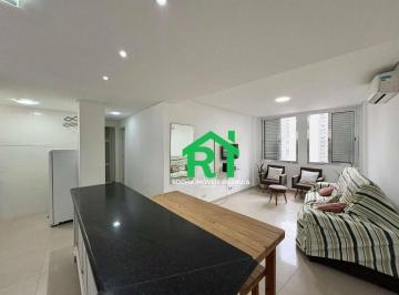 Sala · Apartamento à beira mar com 2 quartos (1 suíte) à venda em Pitangueiras, Guarujá