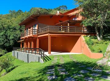 Casa · 320m² · 3 Quartos · 5 Vagas · Casa Exclusiva na Montanha: Espaço, Natureza e Conforto na Serra