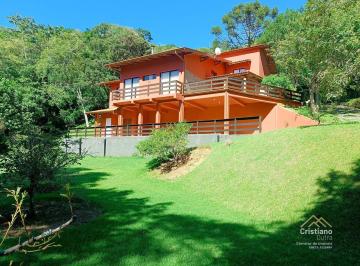 Casa · 320m² · 3 Quartos · 5 Vagas · Casa Exclusiva na Montanha: Espaço, Natureza e Conforto na Serra