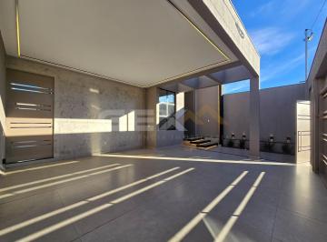 Casa · 197m² · 3 Quartos · 2 Vagas · Casa à venda com 03 quartos, sendo 1 suíte e área gourmet no Bairro Planalto em