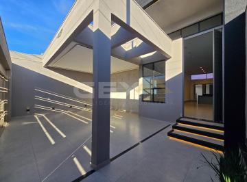Casa · 197m² · 3 Quartos · 3 Vagas · Casa à venda com 03 quartos, sendo 1 suíte e área gourmet no Bairro Planalto em