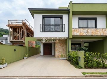 Fachada · Casa Mobiliada para Locação no Ribeirão da Ilha - 169m² | 3 Dormitórios | 1 Suíte | Sótão | 2 Vagas