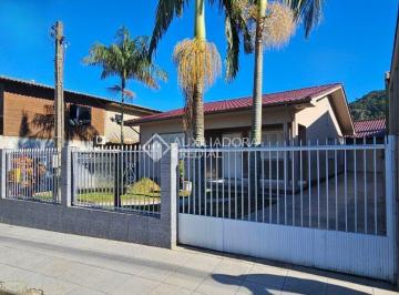Casa · 70m² · 1 Quarto · Casa com Amplo Terreno e Localização Privilegiada!