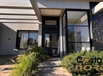 Casa · 180m² · 3 Quartos · 2 Vagas · Casa NOVA no Condomínio Marina Park em Tramandaí