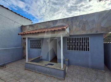 Casa · 90m² · 3 Quartos · 3 Vagas · Casa de 100m² com 3 dormitórios, sala, e 3 vagas de garagem na Vila Medeiros.