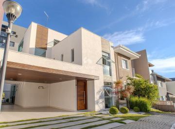 Casa · 220m² · 3 Quartos · 2 Vagas · Casa face norte com suíte master, jardim e espaço gourmet em condomínio fechado