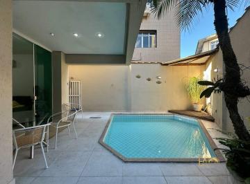 Casa · 178m² · 4 Quartos · 2 Vagas · Casa com piscina e 4 dormitórios à venda na Ponta da Praia em178 Santos