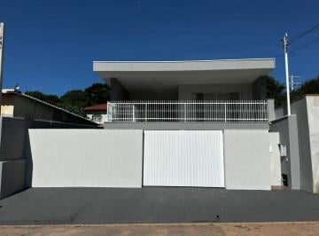 Casa · 208m² · 3 Quartos · 4 Vagas · Casa para LOCAÇÃO localizada no bairro Jardim Carpas, em Jundiaí/SP.