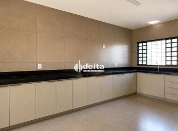 Casa · 300m² · 3 Quartos · 2 Vagas · Casa com 3 quartos sendo 2 suíte disponível para venda no bairro Vigilato Pereira em Uberlândia-MG