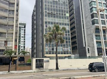 Apartamento · 98m² · 3 Quartos · 1 Vaga ·
Apartamento na AV Boa Viagem com 98m2, 3 quartos/ 1 suite, 1 Vaga à