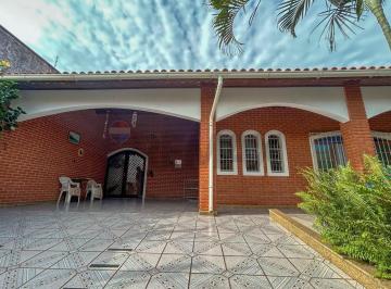 Casa · 209m² · 4 Vagas · "Casa dos Sonhos em Peruíbe: Charme e Conforto"