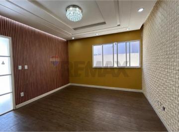 Casa · 250m² · 3 Quartos · 2 Vagas · Casa zona de expansão Aruana 'condomínio Summerville REMAX