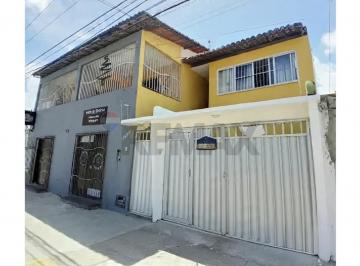 Casa · 725m² · 5 Quartos · 2 Vagas · "Refúgio de Luxo no Coração de Lagoa Nova"