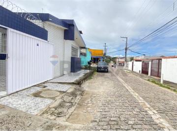 Casa · 200m² · 4 Quartos · 2 Vagas · Casa de rua pública ampla e bem localizada