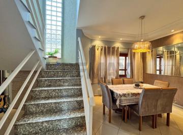 Casa · 198m² · 3 Quartos · 4 Vagas · Casa na Vila Galvão - 3 suítes e 4 vagas!