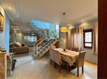 Casa · 198m² · 3 Quartos · 4 Vagas · Casa na Vila Galvão - 3 suítes e 4 vagas!