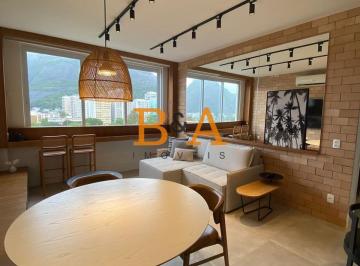 Apartamento · 97m² · 3 Quartos · 1 Vaga · Apartamento Reformado com Vista Deslumbrante para o Pão de Açúcar - Porteira Fechada!