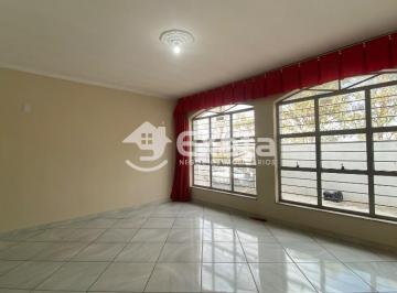 Casa · 182m² · 3 Quartos · 2 Vagas · Casa terrea com 3 quartos (1 suite) e edicula para alugar na Vila Haro zona leste de Sorocaba.
