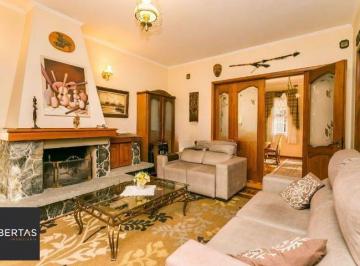 Casa · 420m² · 5 Quartos · 2 Vagas · Casa em Petrópolis com terreno de 460 m2